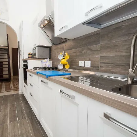 Montalto Vista Mare Luxurious 2 Floor In Pizzo Piazza Della Repubblica, Sea Views Apartment