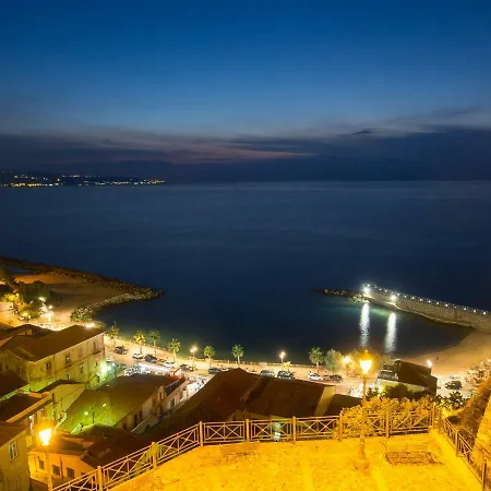 Montalto Vista Mare Luxurious 2 Floor In Pizzo Piazza Della Repubblica, Sea Views Apartment *