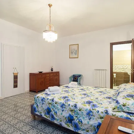 Montalto Vista Mare Luxurious 2 Floor In Pizzo Piazza Della Repubblica, Sea Views